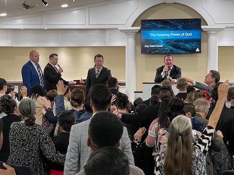 nspentecostals's tweet photo. 💥POWERFUL time in the Holy Ghost at our youth rally.
🗣Evg. Carroll brought an anointed word to this generation.
➡️Packed house - Thankful for all the churches who joined us.
🔥Holy Ghost moved, altars were full, & people were filled & renewed in the Holy Ghost!!
———
#redbluffca https://t.co/8u8BxltP2g