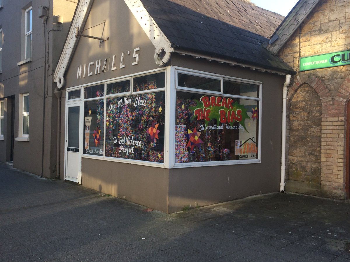 🕓Clones 1960s Vs Today🕗#visitClones #OldClonesPhoto

I hope somebody fed that dog some chicken after this photo was taken. 

Photo(right): <a href="/HistorianHP/">Hugh-Patrick Tunney</a>