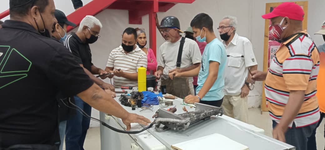 CeetOeste's tweet photo. #DelInteres || Curso de "Refrigeración", dictado en las instalaciones de "Fundeca" @FUNDECAVE
#CulturaNuestra https://t.co/tmXS1GwiPp