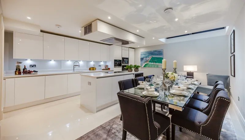 AmberandColtd's tweet photo. A stunning brand-new interior designed, two-bedroom, two bathroom first-floor apartment facing the courtyard set within this newly converted warehouse, gated development on the River Thames. https://t.co/inLCNAcEQx