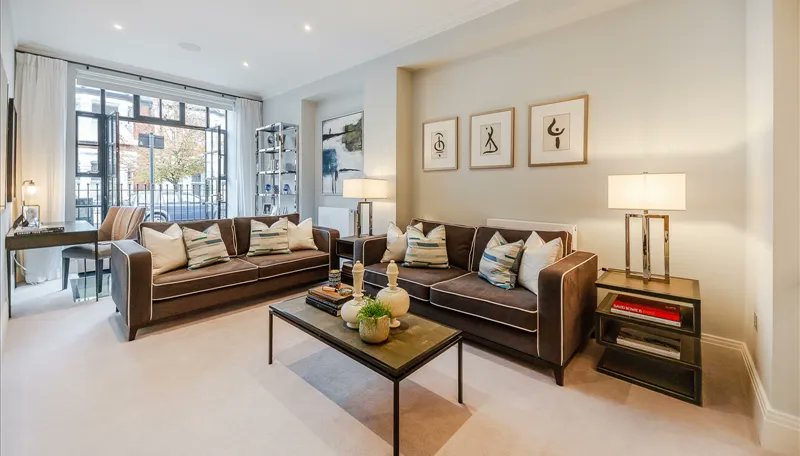 AmberandColtd's tweet photo. A stunning brand-new interior designed, two-bedroom, two bathroom first-floor apartment facing the courtyard set within this newly converted warehouse, gated development on the River Thames. https://t.co/inLCNAcEQx