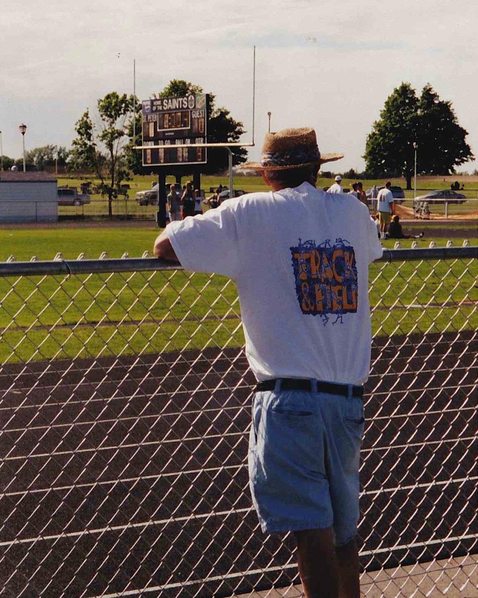 ccfMRF's tweet photo. Week one of coaching @minnetonkatf sprinters down has included great memories of my dad & Coach Hylarides. Hope to channel their enthusiasm & focus on individual improvement for the Skippers w/ my own Mega Murph hat. #RunHardTurnLeft #TheRecipe https://t.co/ovBzjYbBvT