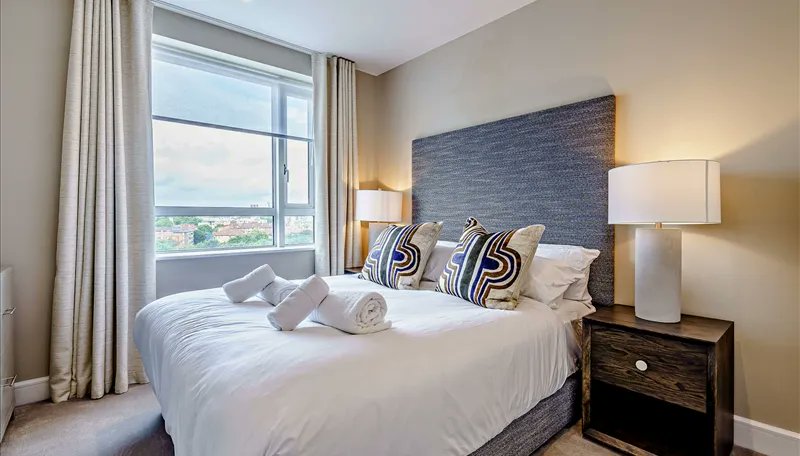 AmberandColtd's tweet photo. This luxurious interior designed two-bedroom, two bathroom apartment on the fifth floor of this waterfront estate is set over 947 SqFt. https://t.co/2ecu9n2RfY