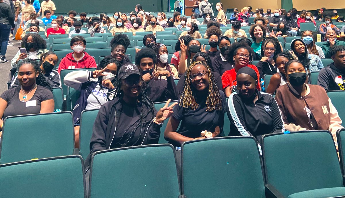 Starting off today right with a couple hundred of our BFF’s… thank you Maimouna for your amazing talk and Dr. McKnight for your call to action! <a href="/mspscholars/">Minority Scholars Program</a> <a href="/NorthwestJags/">NWJagsPrincipal</a> <a href="/NWJagsAP/">Danielle Abdelsalam</a> @AP_ews_NWJags