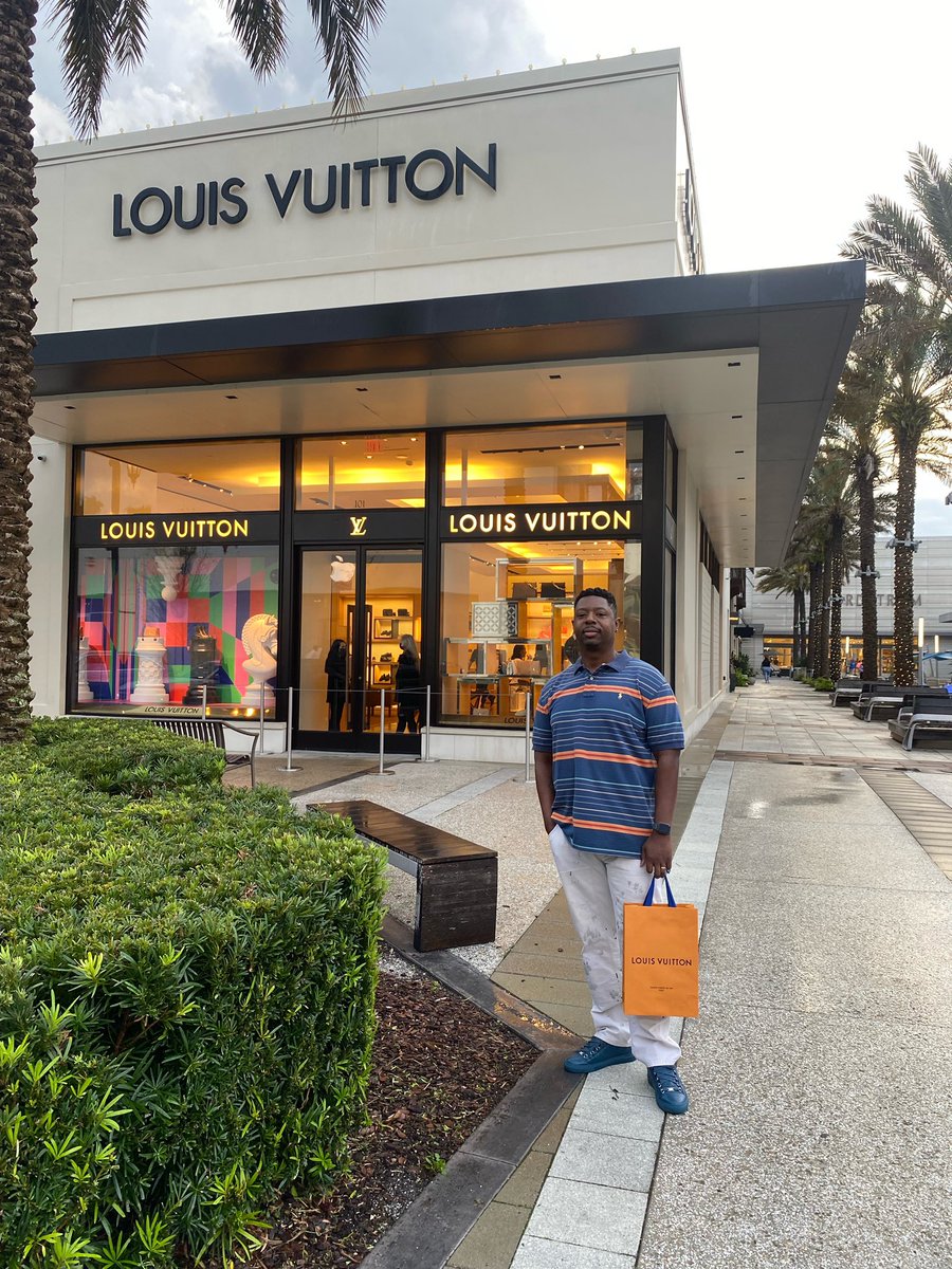 brittboy81's tweet photo. Happy 40 years around the globe 🌎 to me!!!! It has been a true blessing!!!! I couldn’t ask for anything more. 👌🏿 https://t.co/Qhz7ZT8Gq9