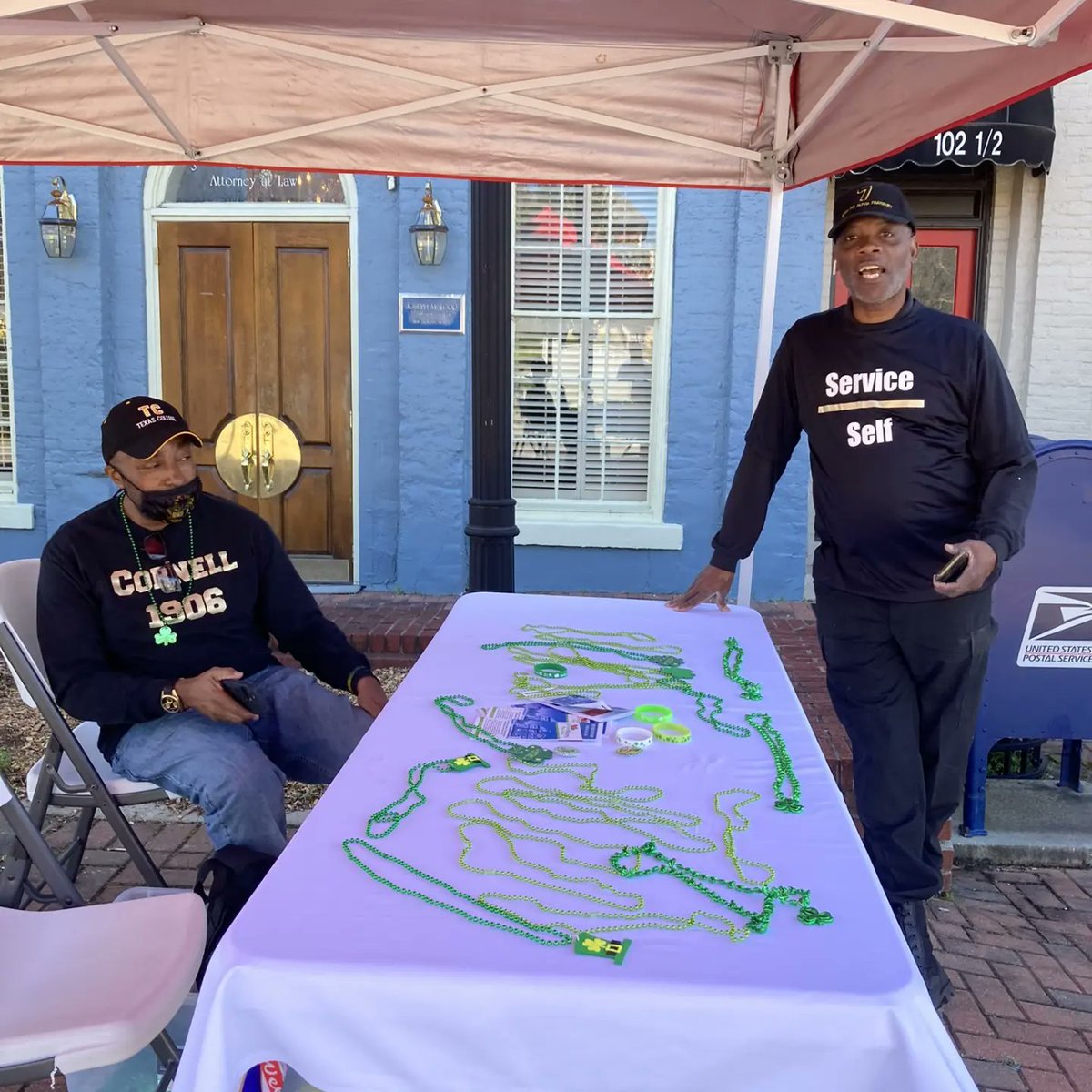 ClaytonAlphas's tweet image. On Thursday, the Clayton County Alphas had a chance to fellowship while volunteering for the City of Jonesboro (March 17, 2022). We served in all aspects of the St. Patrick’s Day Festival. 

#alphaphialphafraternityinc #ClaytonCountyAlphas #pigammalambda🤙🏾🤙🏾🤙🏾 #Brotherhood