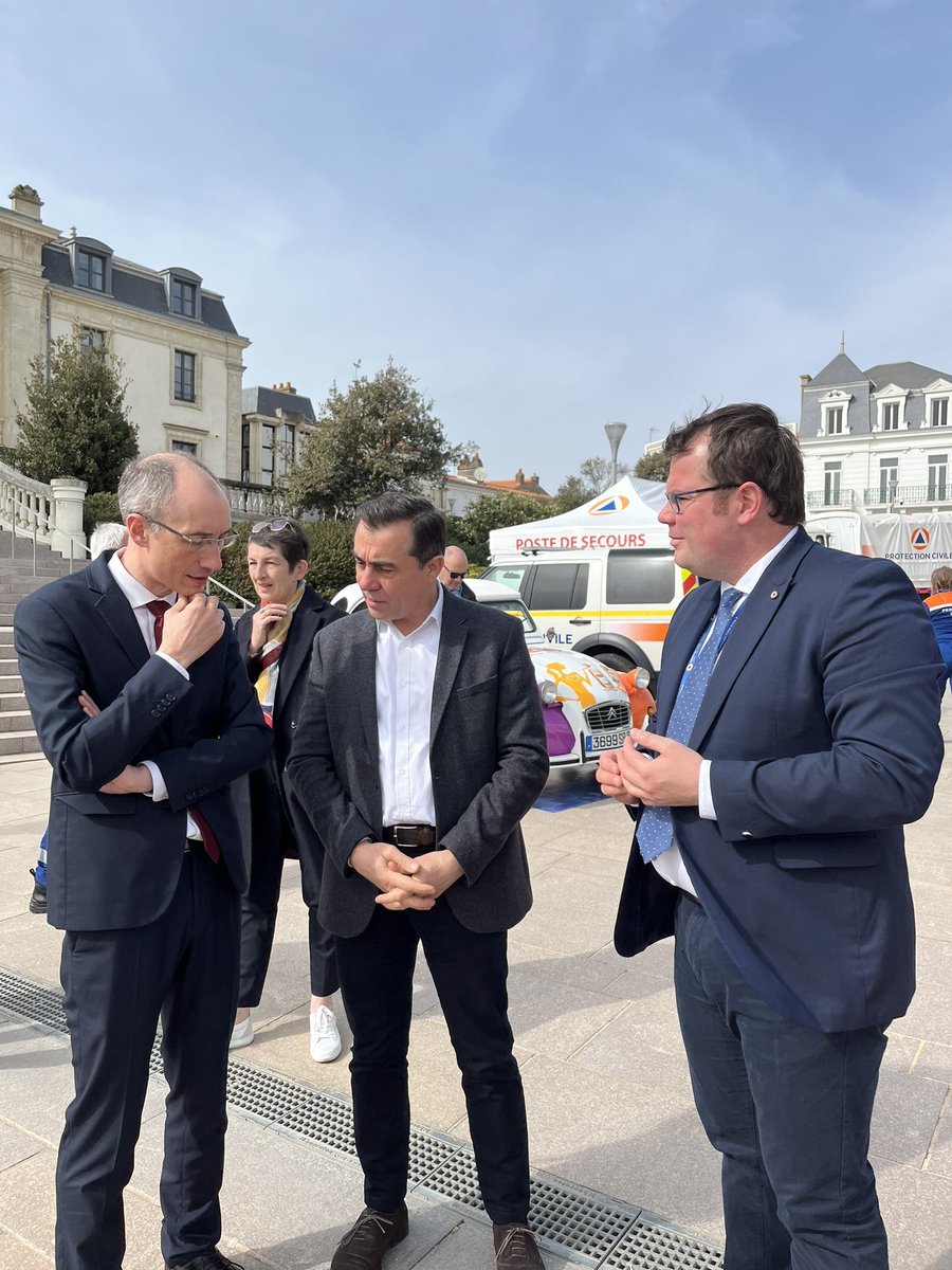 protec85's tweet photo. Inauguration du Village de la @ProtecCivilefr lors du 27ème Congrès National. Venez découvrir les missions des bénévoles et nos véhicules dans la @VilleDesSables. https://t.co/X45pYeNvsm