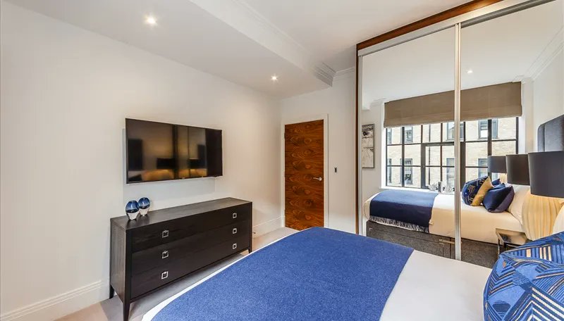 AmberandColtd's tweet photo. A stunning brand new interior designed two bedroom, two bathroom first floor apartment facing the courtyard is set within this newly converted, warehouse style, gated development on the River Thames. https://t.co/0uJeE5xIGF