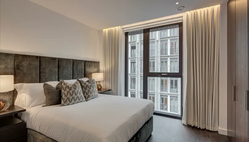 AmberandColtd's tweet photo. An impressive interior designed 902 Sq Ft two double-bedroom, two-bathroom air-conditioned apartment located in Thornes House forming part of The Residence Collection in Nine Elms on London's iconic South Bank. https://t.co/xO0ro6jemi