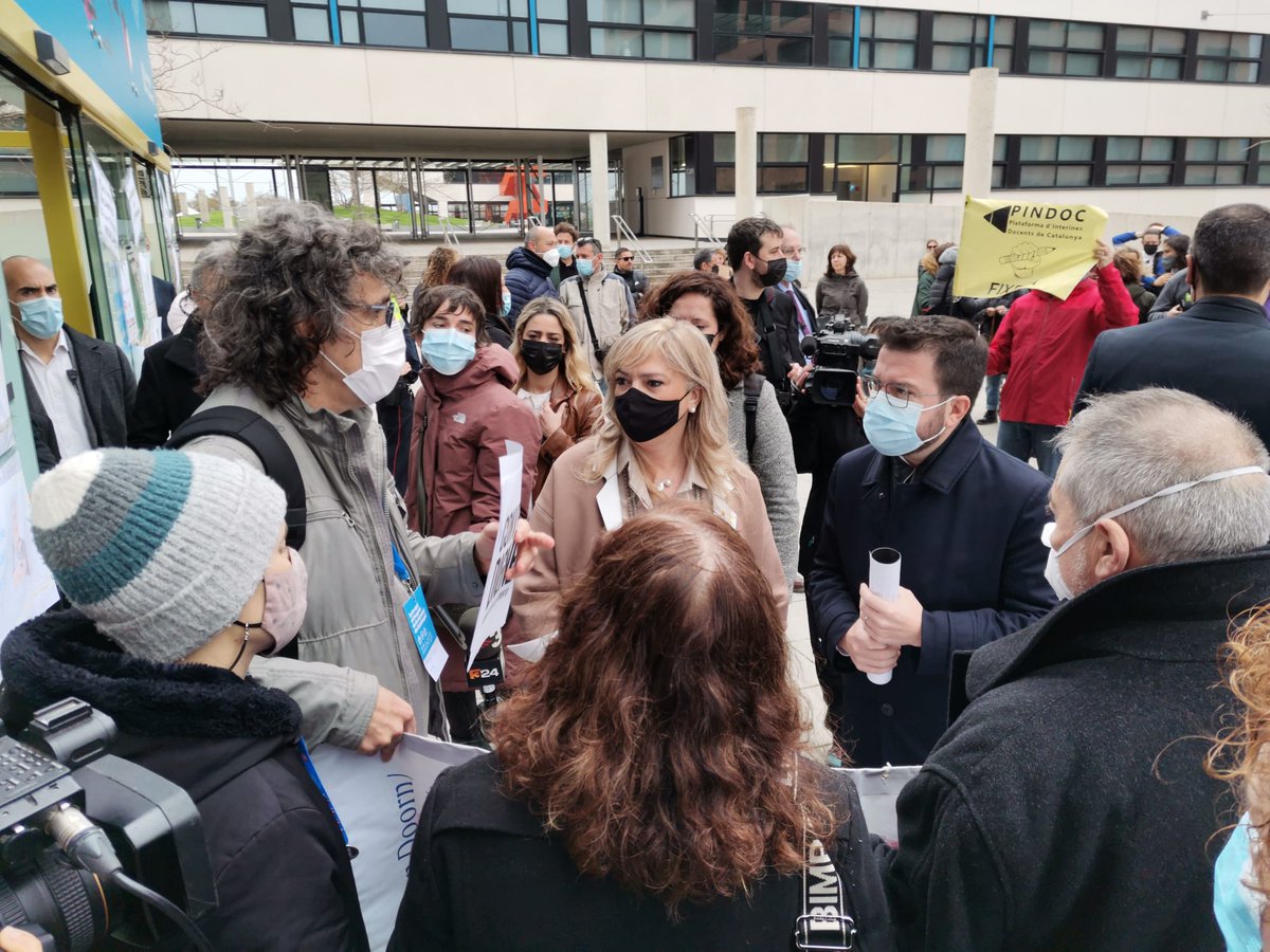 Avui persones que treballem a l' ACJ hem traslladat a la consellera <a href="/ViolantCervera/">Violant Cervera i Gòdia</a> i al president <a href="/perearagones/">Pere Aragonès i Garcia</a> el greuge que representa la situació laboral que fa 14 anys que patim. Mai hem abandonat el diàleg, ni les taules de negociació, però ens cal una solució ja!!!