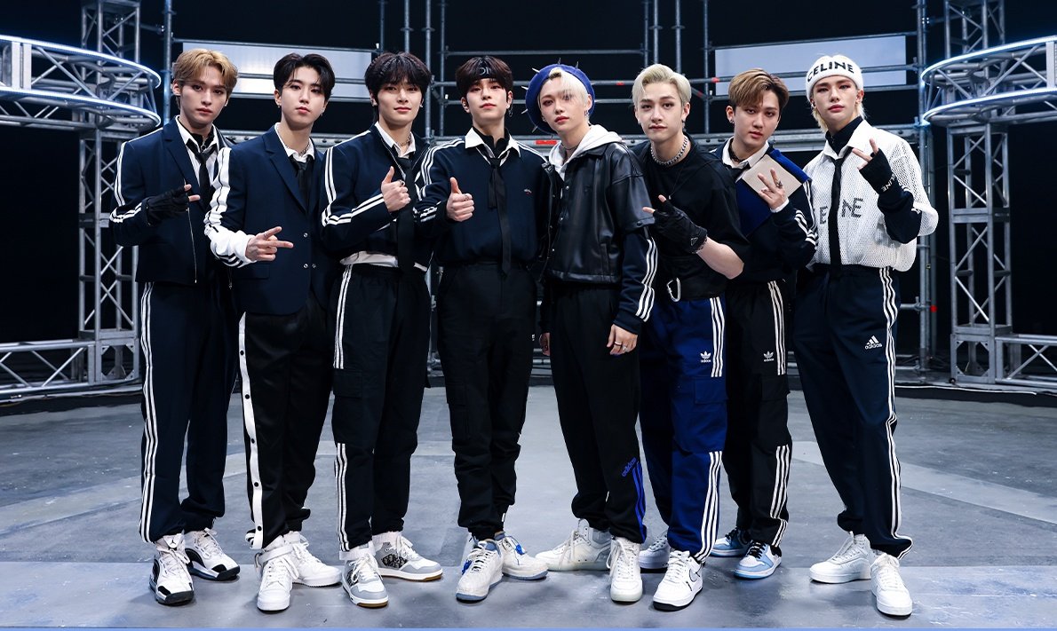 Стрей кидс hall of. Группа Stray Kids маниак. Группа Stray Kids 2022. Группа Stray Kids 2023. Хенджин Stray Kids 2022.