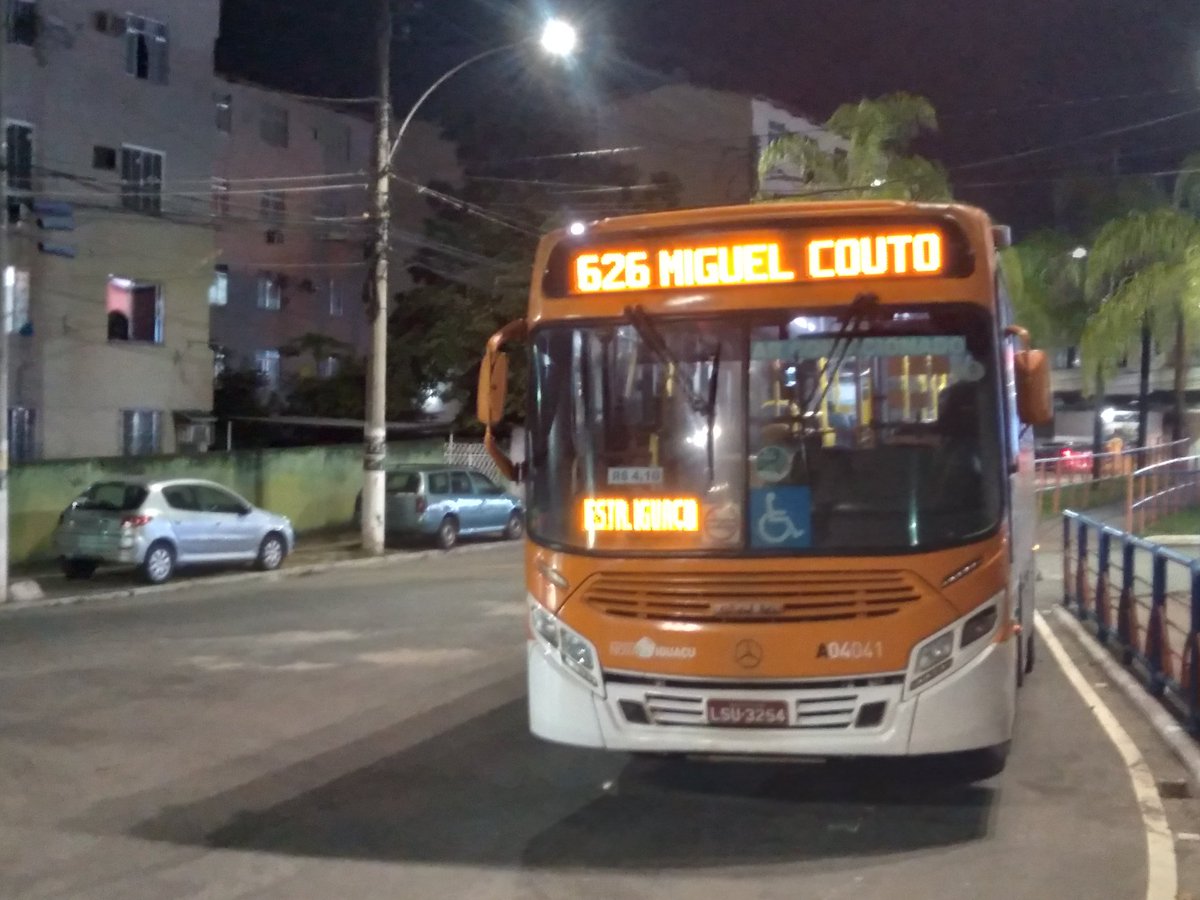 XracingB's tweet photo. Observações diárias 5# (acidente no pé do viaduto, ônibus da linha 626 acertou de leve a parte frontal do carro) 17/03/2022 https://t.co/jK5pleEC5g