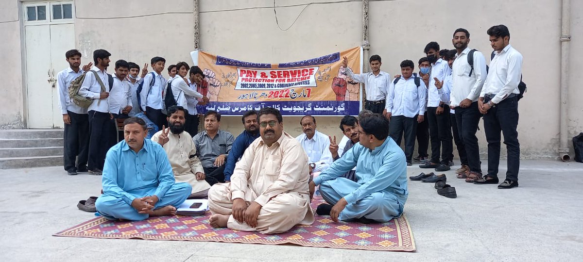 Active_Helper4U's tweet photo. @profnosheen @teacherqasim united we stand for common cause,
#13thDayofLahoreDharna https://t.co/mWmxSfxzzg