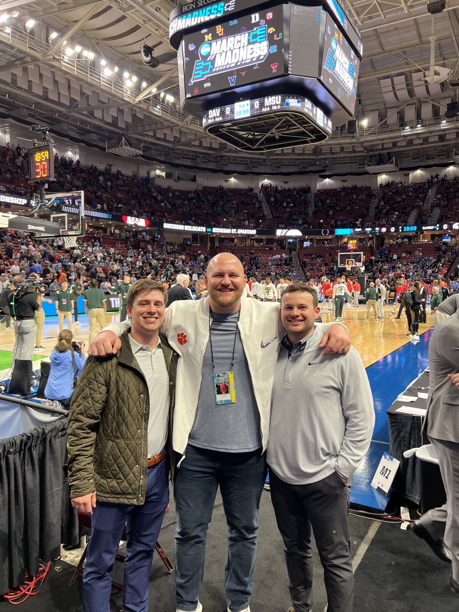 EricMacLain's tweet photo. Hardly home, but always reppin https://t.co/Bjzpizi2Ot