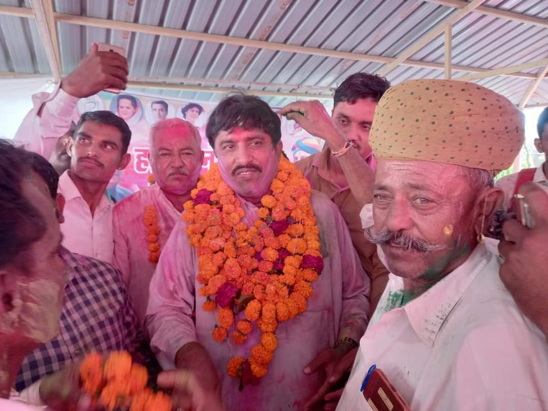 ShaleMohammad_'s tweet photo. आज पोकरण आवास पर ' होली स्नेह मिलन ' आयोजित किया गया | https://t.co/Im8LyCLRuW