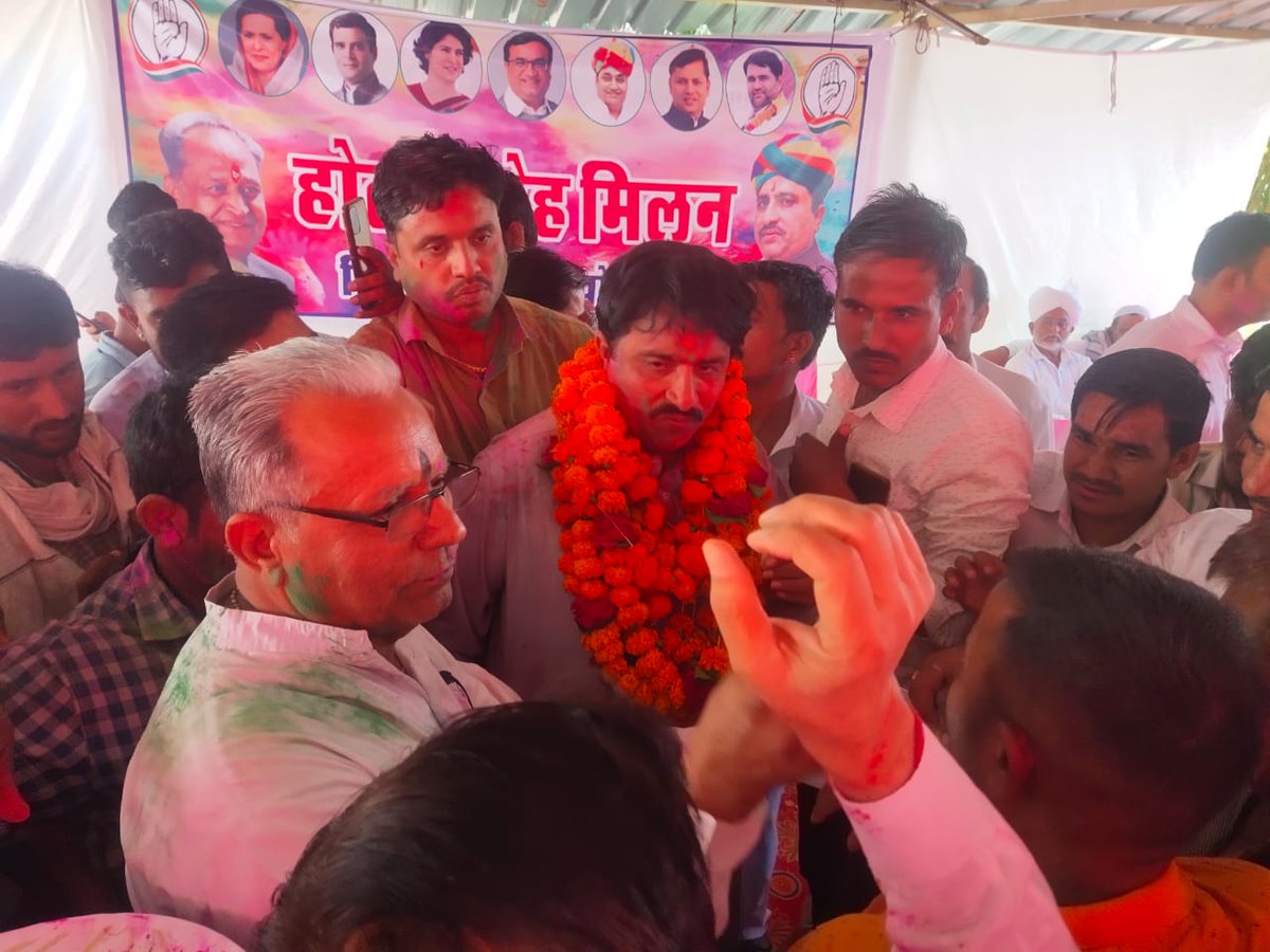 ShaleMohammad_'s tweet photo. आज पोकरण आवास पर ' होली स्नेह मिलन ' आयोजित किया गया | https://t.co/Im8LyCLRuW