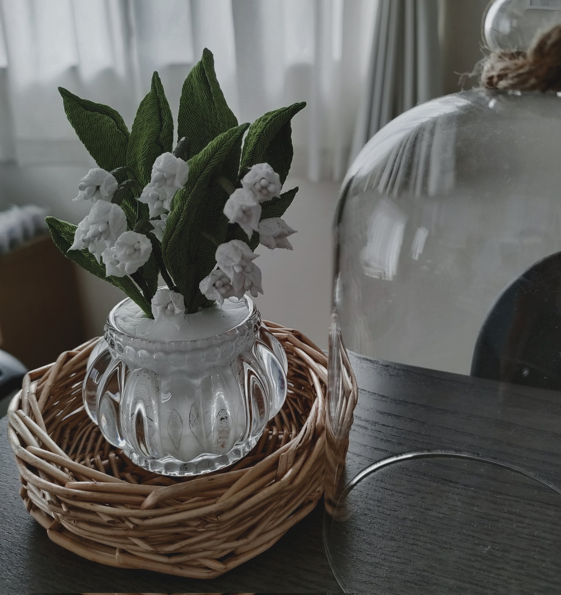 蝶々作家 黒田 元介護士が作る花飾り 春風に揺れるすずらん ４月の発売に向けて いろいろ試作を作成中です 病室 や 高齢者のお住まいに適した小さな花飾りです 画像は試作品のため大きめバージョンです お見舞いの品やプレゼントにオススメ致し