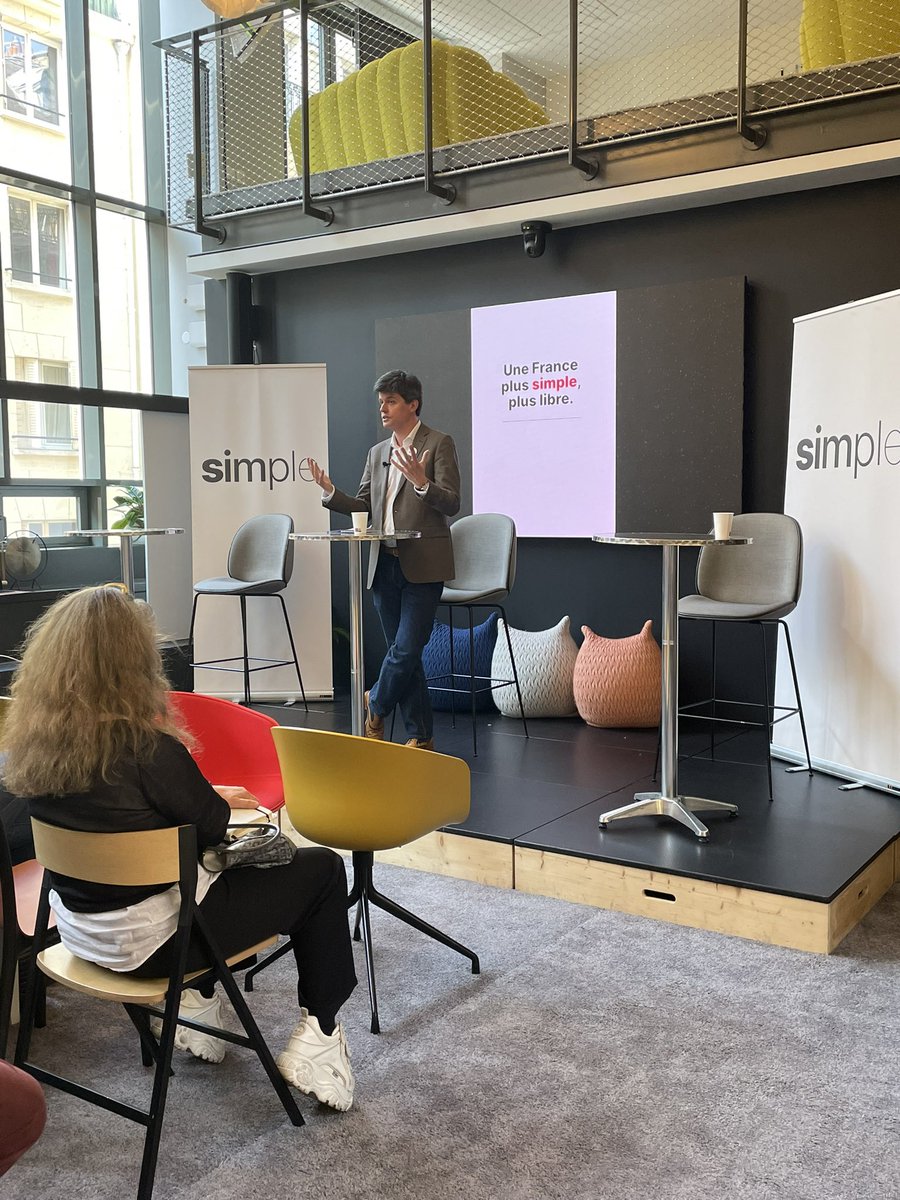 MouvementSimple's tweet photo. Le séminaire de Simple commence ! Nos nombreux volontaires sont venus des 4 coins de la France pour discuter de l’avenir du parti, lancé par Gaspard Koenig, pour la simplification et la liberté. #Simple https://t.co/0xKQ1cyQzk