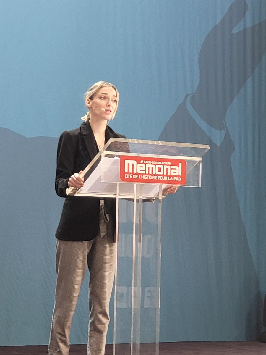 ERAGE_'s tweet photo. Plaidoirie de Morgane Richard, candidate @ERAGE_ au concours du @CaenMemorial On est de tout ♥️ avec toi ! https://t.co/BSE5md0hYL