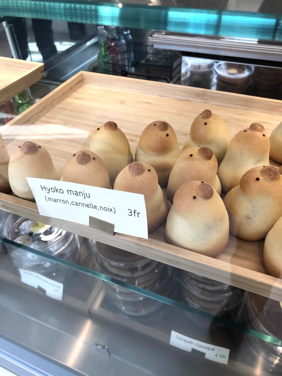 これがスイスにあるひよこ饅頭！！偽物感が逆に愛おしいwww