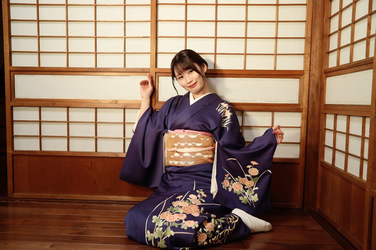sayokokiraboshi's tweet photo. StudioPuPu様にて公式モデルとしての初の撮影をさせていただきました☺️
スタジオオーナーのソニアさんとカメラマンさんとお話をしながら、楽しくて和やかな現場でした😌💕
華やかな花柄の小紋と、深紫の訪問着で。
https://t.co/A71eEoNE12
@sonia48279751
@nagiumi_n
#StudioPuPu
#着物ポートレート https://t.co/3zIwqmyra1