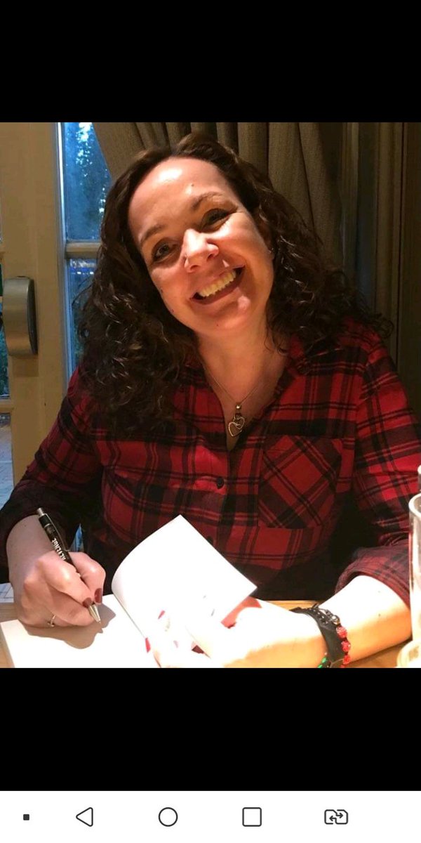 SamBrownley's tweet photo. Happy birthday to my brilliant and utterly bonkers friend, @KateBendelow. Hope it's as wonderful as you are! 😍🎉 Make her day, buy her 5 🌟books! #CrimeFiction #CSI #booklovers #DefinitelyDead #ShatteredBones (I made her sign books when we went for lunch last year! 😂) https://t.co/yWdsZcapn9