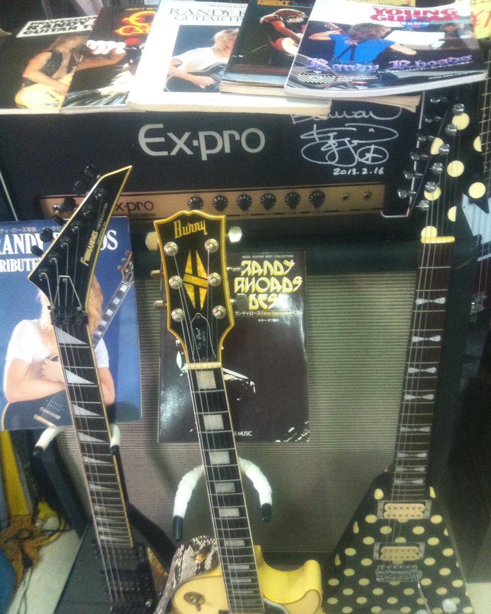 valentinecomp's tweet photo. R.I.P Randy Rhoads 😭
#randyrhoads #marshall
#lespaulcustom #randyv
#jackson #charvel #youngguitar #ランディーローズ #ヤングギター
#valentinecompany https://t.co/EklgOxzkfE
