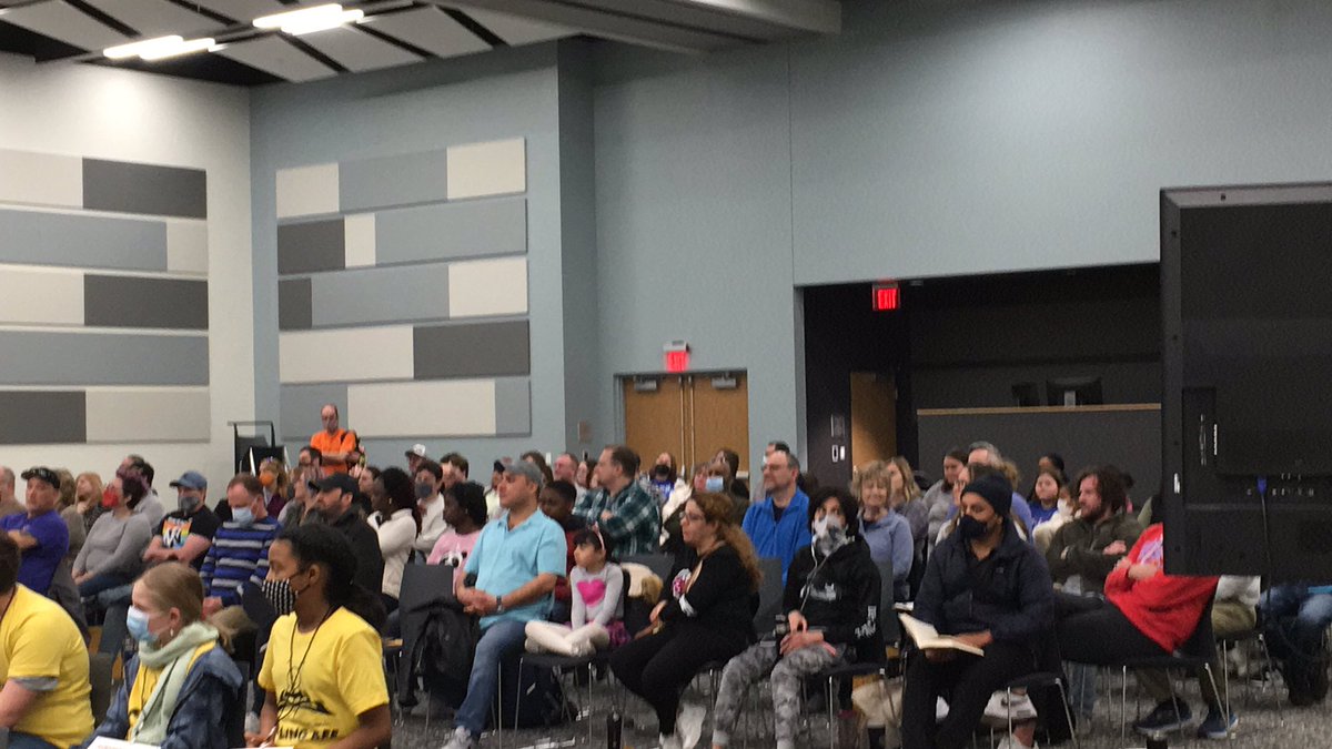 Audience, are you ready for the spellers?! 🐝🐝🐝 #2022spellingbee