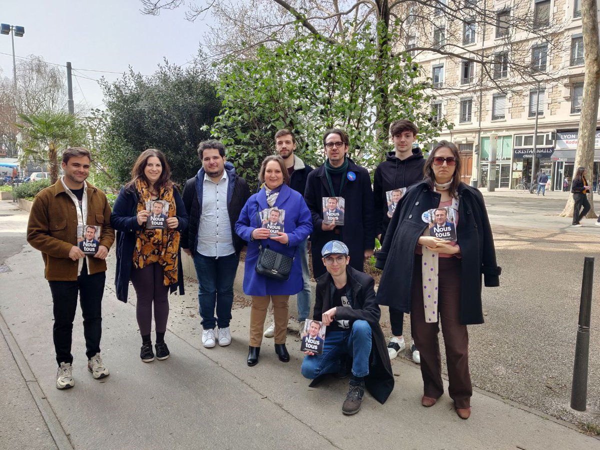 lesjem69's tweet photo. ⏱️H23 et H24

Les JAM étaient présents ce matin pour tracter sur de nombreux marchés dans et hors de la métropole de Lyon

▶️ Jean Macé, Montchat, Saint-Antoine, Croix-Rousse, Villefranche, Salengro, Chassieu, Gratte-ciel, Brignais et Tête d'or

#69H #avecvous #Macron2022 https://t.co/6uDRcG0Jq1