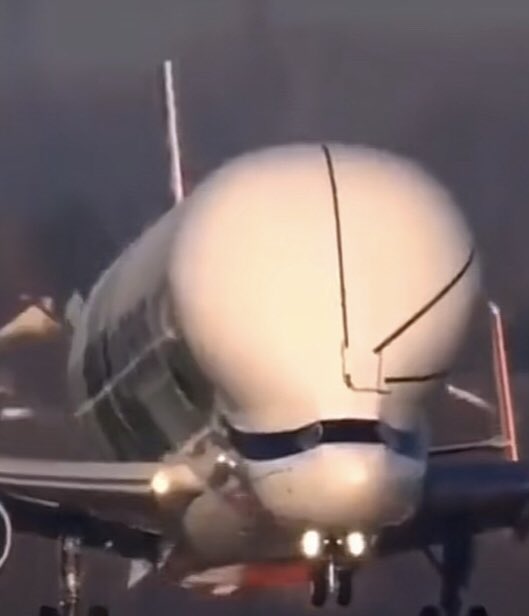 Este avión me acaba de vender dos depas.
