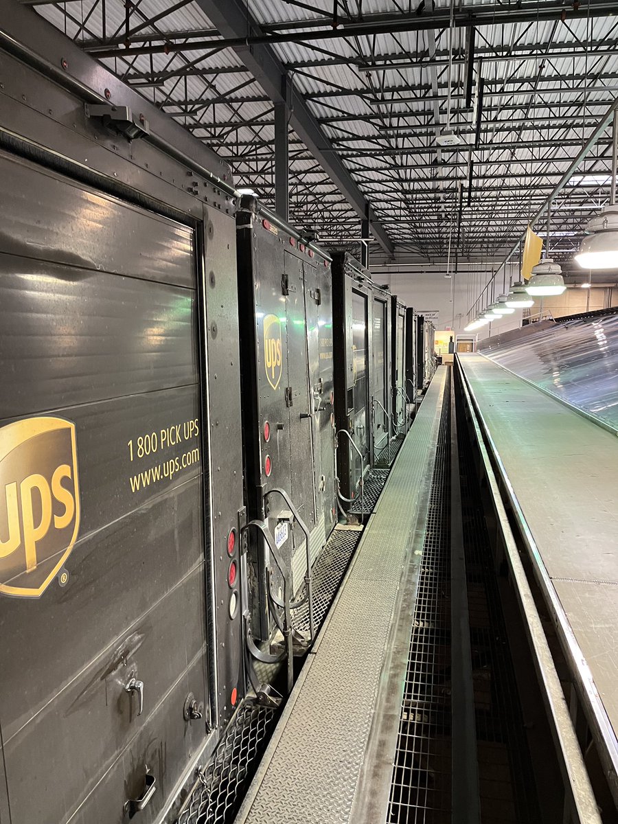 Khalid Barakzai leading his team to a doors down preload in Maple Grove. Best Saturday wrap Three Rivers is had this year. Great work Khalid! @chriskorba22 @jrindafernshaw