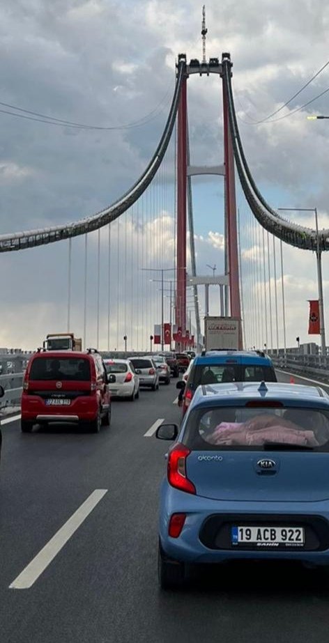 mestanozcan's tweet image. An itibariyle #1915ÇanakkaleKöprüsü çok yoğun. Feribot kullanın! 😊