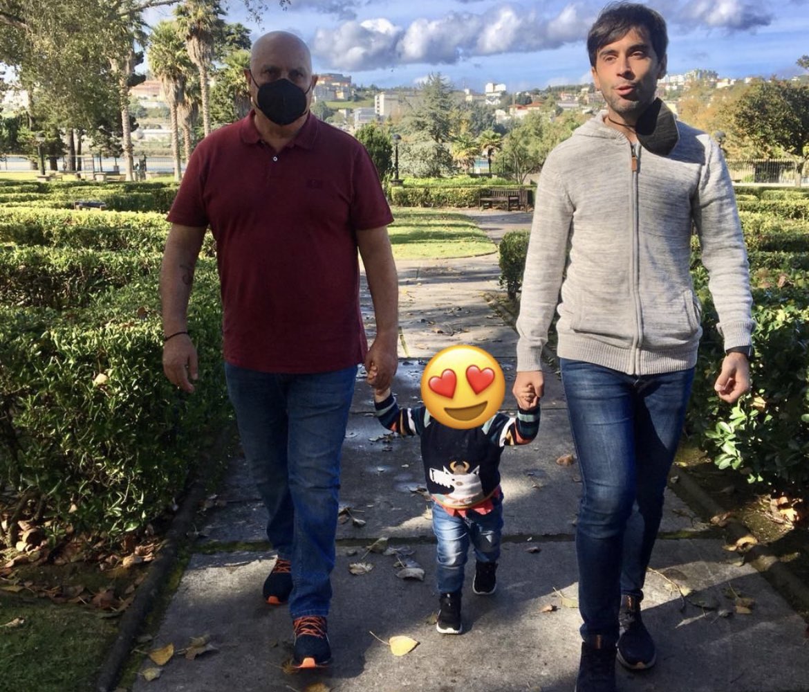 Nunca caminarás solo, en los buenos y en los malos momentos, Feliz día papá! @manutorres_ae