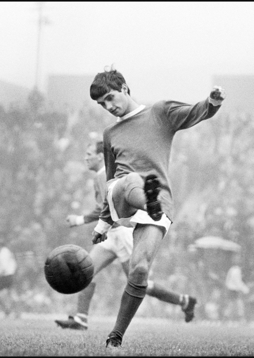 FootballRetroCo's tweet photo. He knows Best... 🔴👿
.
.
.
.
.
.
.
#FootballRetro #football #retro #retrofootball #futbol #soccer #calcio #oldschoolfootball #onthisday #fifa #worldcup #podcast #footballpodcast #soccerpodcast #soccertalk #footballtalk #blackandwhite #manutd #ggmu #best #georgebest https://t.co/XV3x7acN32