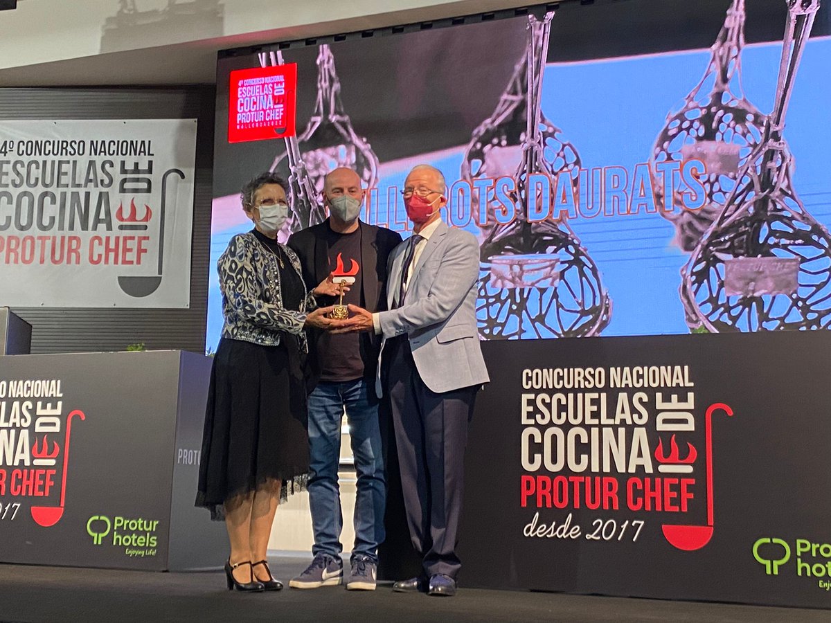 psoesonservera's tweet photo. 🔴👨🍳 Todo nuestro apoyo al 4° Concurso Nacional de Escuelas de Cocina #ProturChef22
Nuestra compañera y alcaldesa de Son Servera @ntroyaisern asistió ayer a la jornada inaugural.
Hoy y mañana podéis visitar el mercado gastronómico con lo mejor de nuestra cocina. https://t.co/YFkrRxATfH