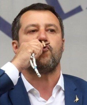 maestrodistrada's tweet photo. @AlbertoLetizia2 @ValeryMell1 Al catering doveva pensare il #buzzurro!
#StopPutinsWar -#StopRussianAgression https://t.co/Pow0e3YyKn