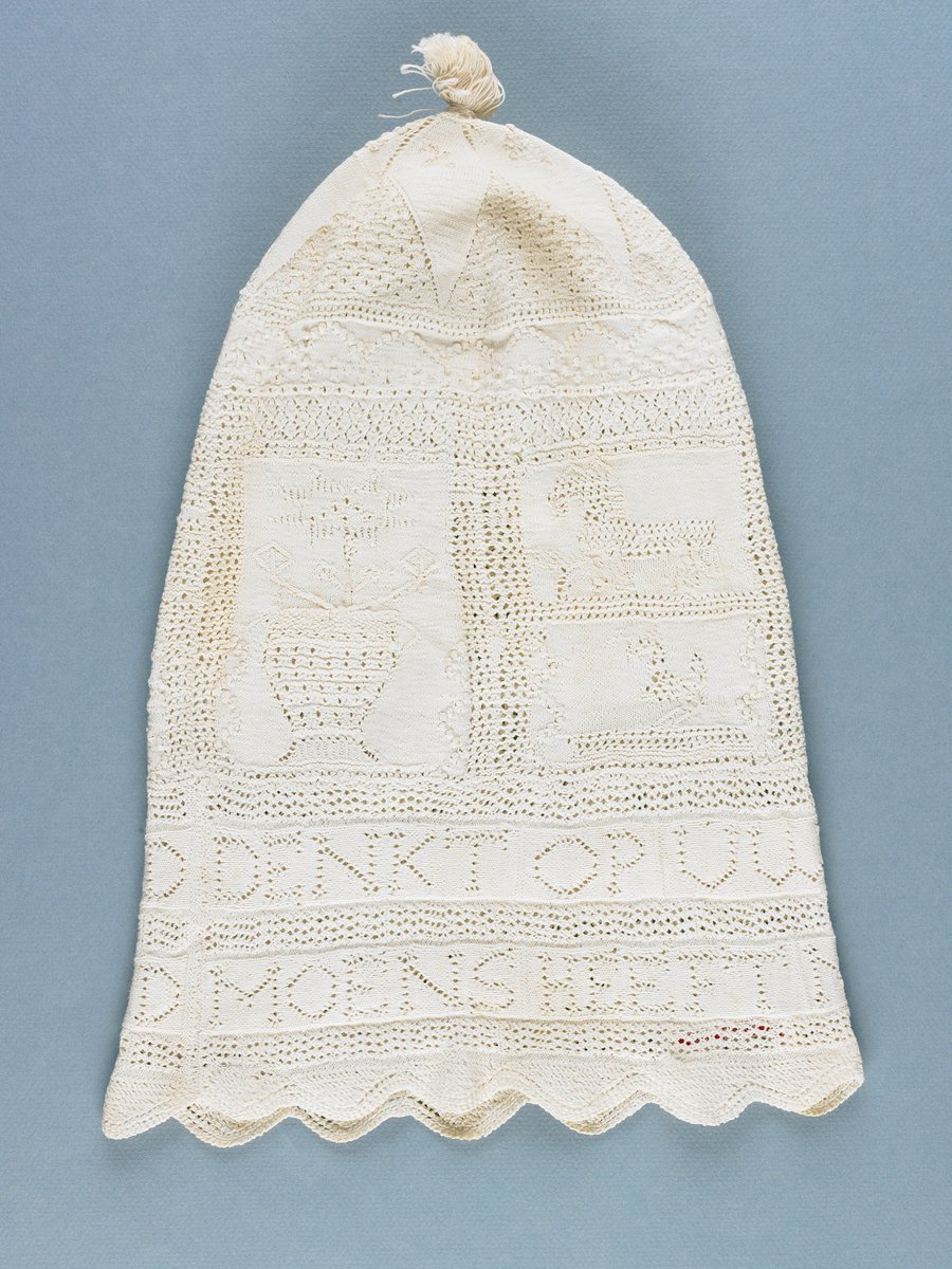 Zeeuwsmuseum's tweet photo. Goedemorgen! Heb jij vannacht ook zo lekker geslapen de Internationale #DagvandeSlaap 💤? Deze katoenen #slaapmuts komt uit onze collectie en is gemaakt door Petronella Moens in 1824. Daar zijn inmiddels aardig wat #nachtjes overheen gegaan! 😴
#museum #slaap #sleepday https://t.co/JWRbzBwIl4