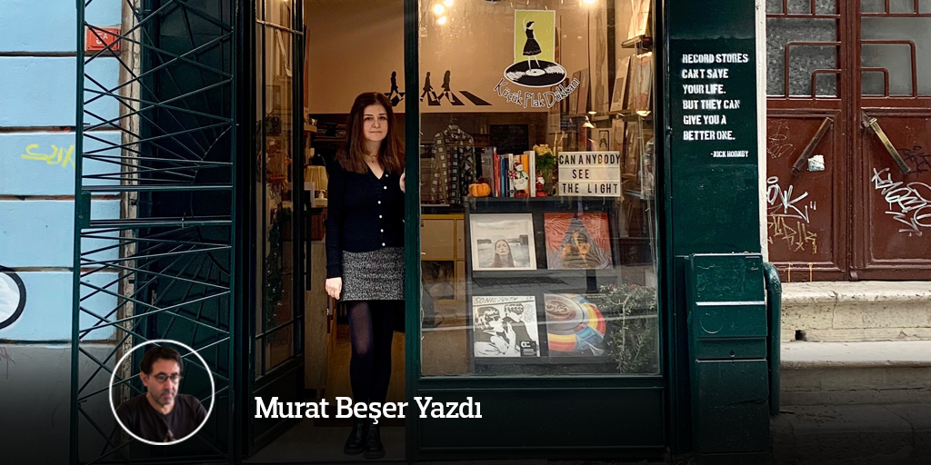 gazetekadikoy's tweet photo. "Bademaltı...Moda’ya uzanan tek yönlü minibüs yolu üzerindeki küçük dükkân hiç dikkatinizi çekti mi? Müzikle hele plaklarla ilgiliyseniz çekmiş olmalı..."
@muratbesercom Moda'nın Küçük Plak Dükkanı'nı yazdı...
https://t.co/8n6ONxcW38 https://t.co/q343ggcBvU