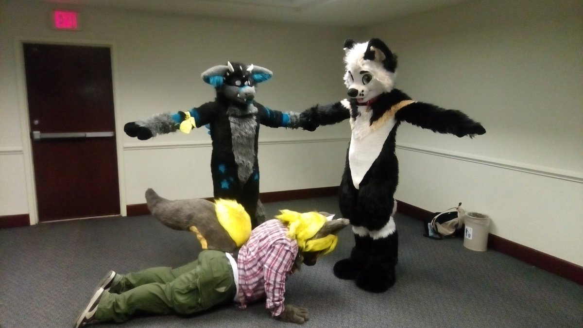 FoxJowee's tweet photo. 1st day on @furnexion just an amazing experience x3 https://t.co/XbPycIjbix