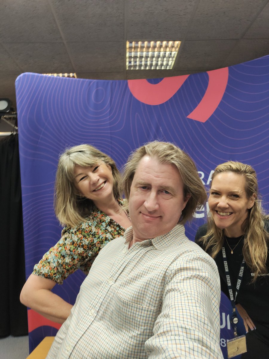 DavidMiller0608's tweet photo. Moonlighting for @BBCRadioSolent  today with old friends; @SBamborough and @JennyDayRadio 😀 https://t.co/EIwxvYZMrE