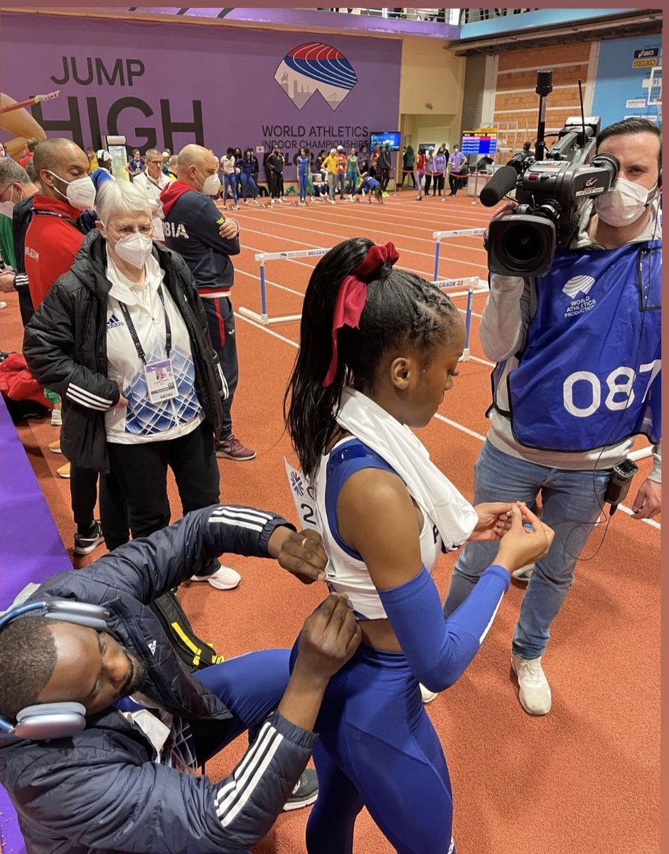 Mon travail pour ces championnats du monde : mettre des épingles 🤦🏿‍♂️ et en plus je suis filmé et capturé <a href="/MehdiBaala/">Mehdi Baala®</a>