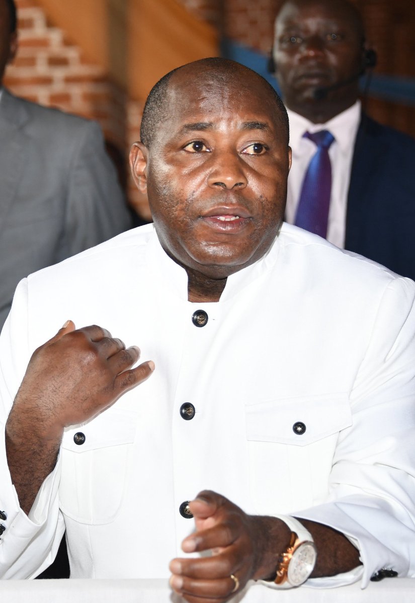 MagazineJimbere's tweet photo. ⚖️🥲 Le Président @GeneralNeva s'oblige à payer 10 millions Fbu sur les tonnes de pommes de terre récoltées à #Mwaro: "Aucun impôt ne m'a été demandé, alors que le travailleur dans mes champs avec ses 200.000Fbu de salaire paie l'IPR" https://t.co/Suu5JDvyqJ

#Burundi https://t.co/wkqKZYRX0o