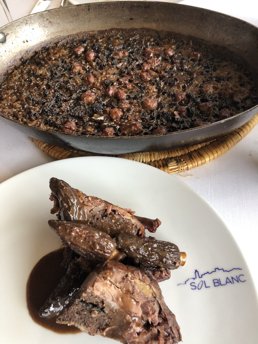jordivisit's tweet photo. @JordiRibasChef al @Sol_Blanc de #Pals fa un pas més en els seus extraordinaris arrossos secs:servir-los d’acompanyament!
En aquest cas un fantàstic colomí desossat rostit farcit amb el seu royale i acabat al forn amb múrgoles.L’arròs amb el brou de les carcanades. ESPECTACULAR! https://t.co/rSJ6xL0EaR