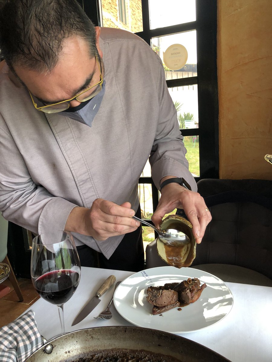 jordivisit's tweet photo. @JordiRibasChef al @Sol_Blanc de #Pals fa un pas més en els seus extraordinaris arrossos secs:servir-los d’acompanyament!
En aquest cas un fantàstic colomí desossat rostit farcit amb el seu royale i acabat al forn amb múrgoles.L’arròs amb el brou de les carcanades. ESPECTACULAR! https://t.co/rSJ6xL0EaR