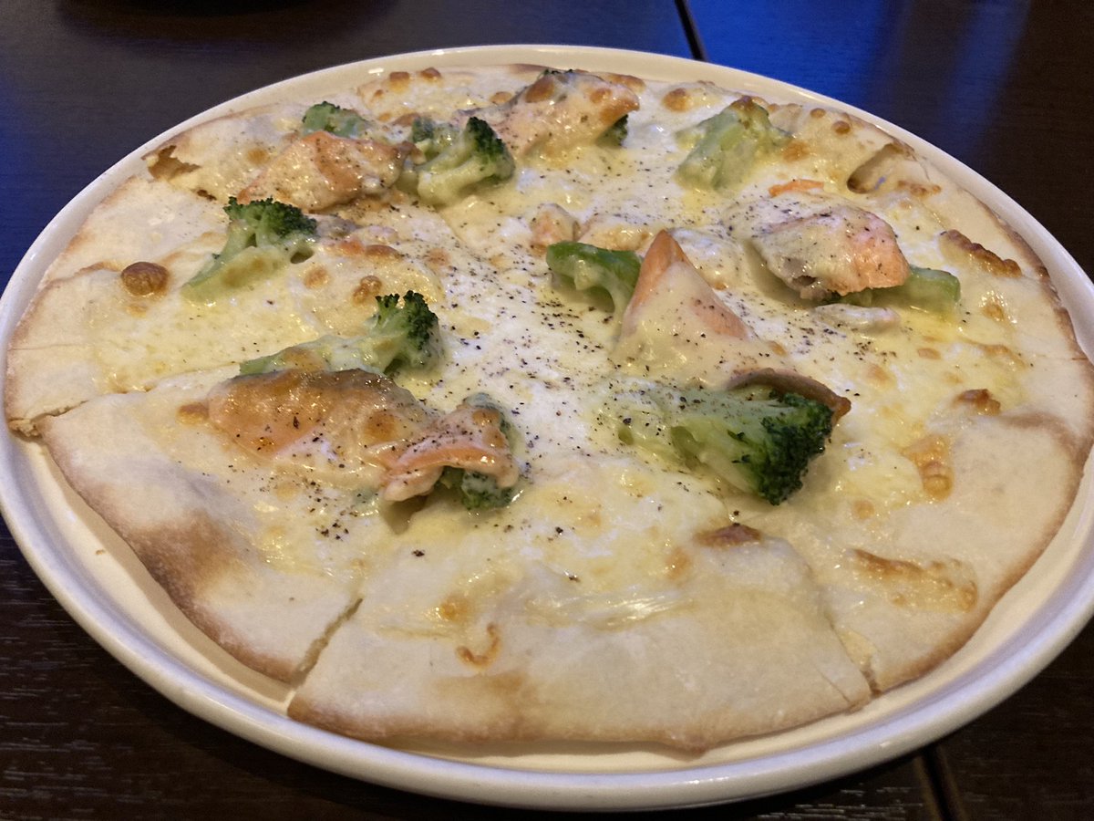 piyopiyo_2024's tweet photo. #イタリアン
#HumanRush
本日の夕食😊
息子と半分こです。
特にピッツァが美味しい😋ここ正解👍 https://t.co/nI1v3CuR6u
