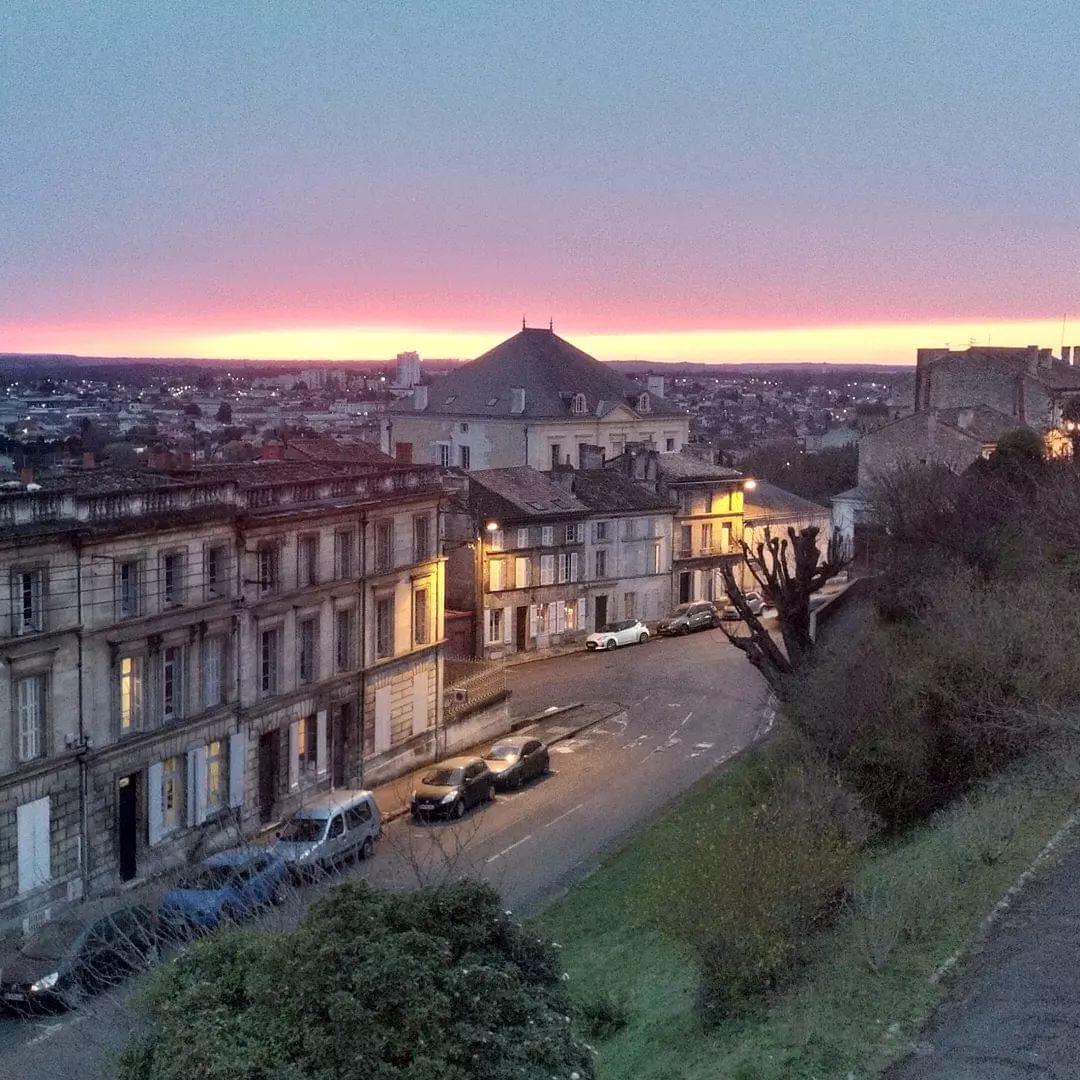 NemoAcademy's tweet photo. Al festival di Angouleme con i libri editi da "La città delle Nuvole" dei nostri talentuosi studenti e colleghi! #nemoacademy #lacittadellenuvole #firenze #angouleme #festivaldangouleme https://t.co/LrrKZITAeC