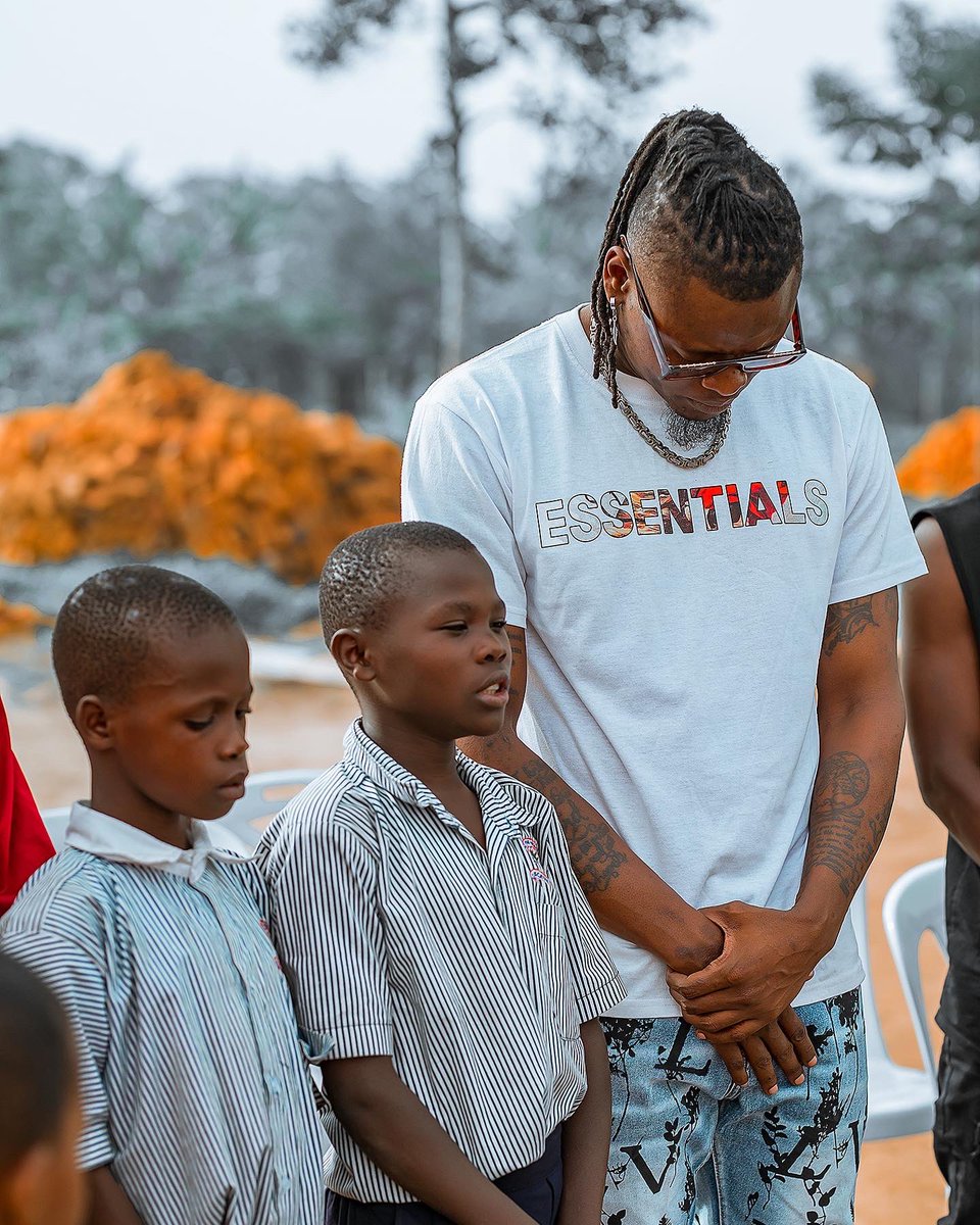 pallasomusic's tweet photo. I made a visit to my family in Iganga. The New hope for Africa is a very special place that educates and accommodates Orphans for free. I felt loved there and I will come back. My dream is to build a music class here and equip the children with some more skills for the future❤️ https://t.co/aWQxKXoeIP