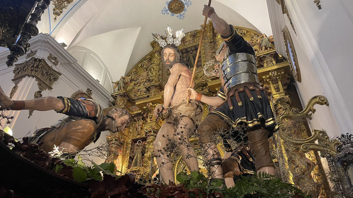 Hoy los azules dedicamos la jornada al Stmo. Cristo de la Coronación de Espinas. 

Solemne Veneración de 10 a 13h y de 17 a 19.30h

Sagrada Eucaristía en honor al Stmo. Cristo de la Coronación de Espinas a las 20.30h en el templo de San Francisco.