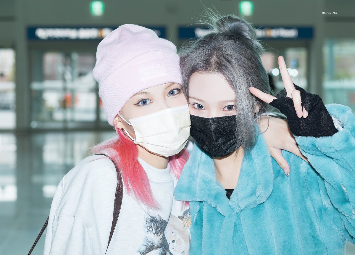 Cherish_Ahin's tweet photo. 220214 ICN 출국

💖💙💖💙

#모모랜드 #MOMOLAND #モモランド #아인 #Ahin #주이 #JOOE https://t.co/NStnJQD9LM