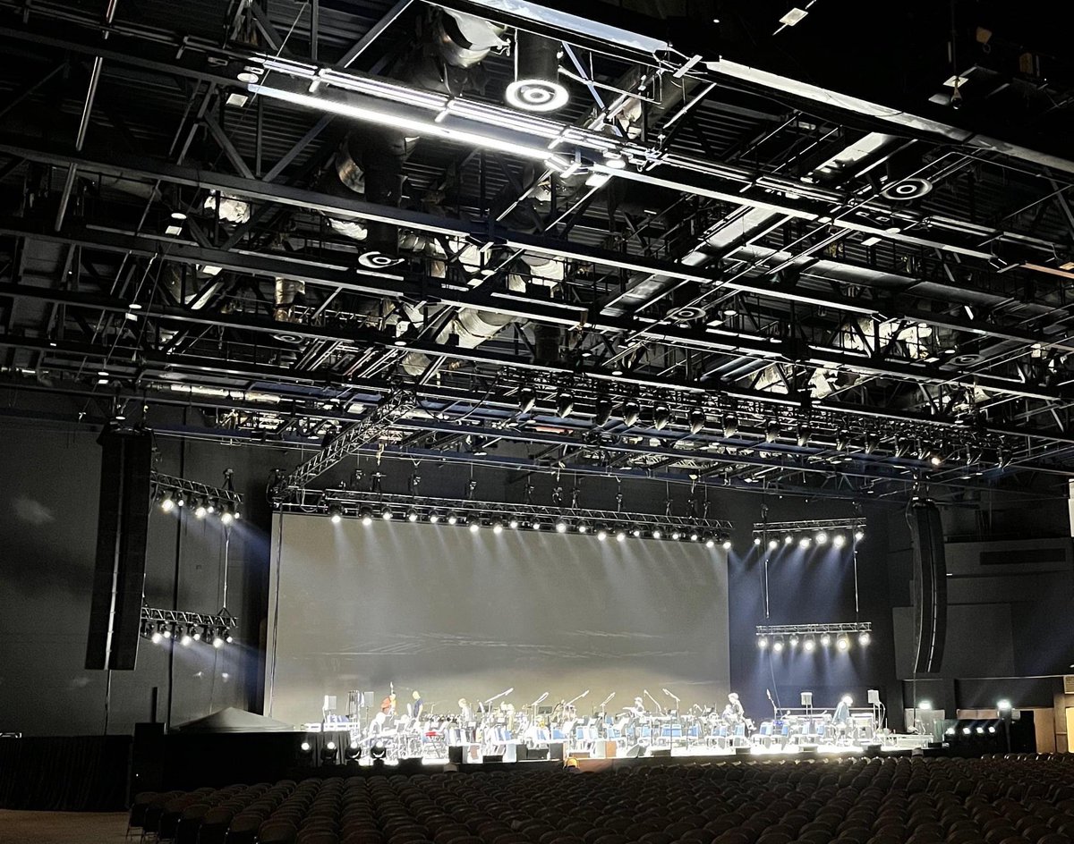 PlanetEarth3UK's tweet photo. Check out the back of our 200 sq metre 4K LED screen, all these segments hook together like an alien spaceship! Looks different out front though - the scene is set - Planet Earth II Live started last night in Cardiff, tomorrow we hit @TheO2! Tix here 🎟👉 https://t.co/YDKgIt76u6 https://t.co/Rr09pWxfE6